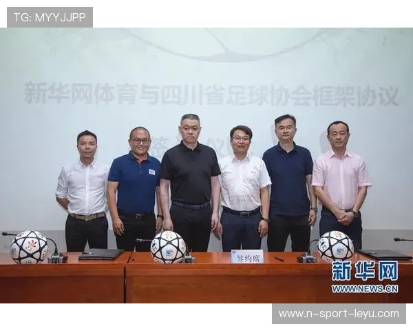 足球俱乐部与地方教育部门签署合作框架，足球俱乐部承包学校足球教育